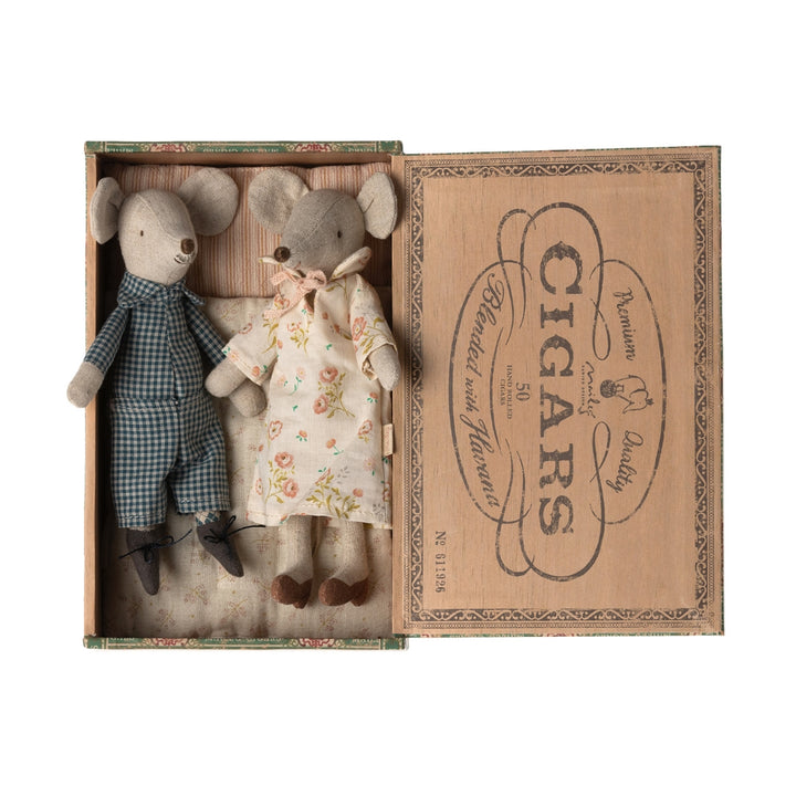 Maileg - Grandma and Grandpa Mice In A Cigar Box