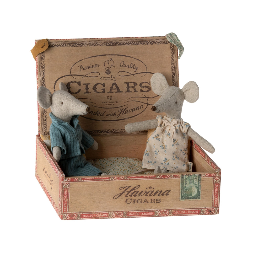 Maileg - Grandma and Grandpa Mice In A Cigar Box